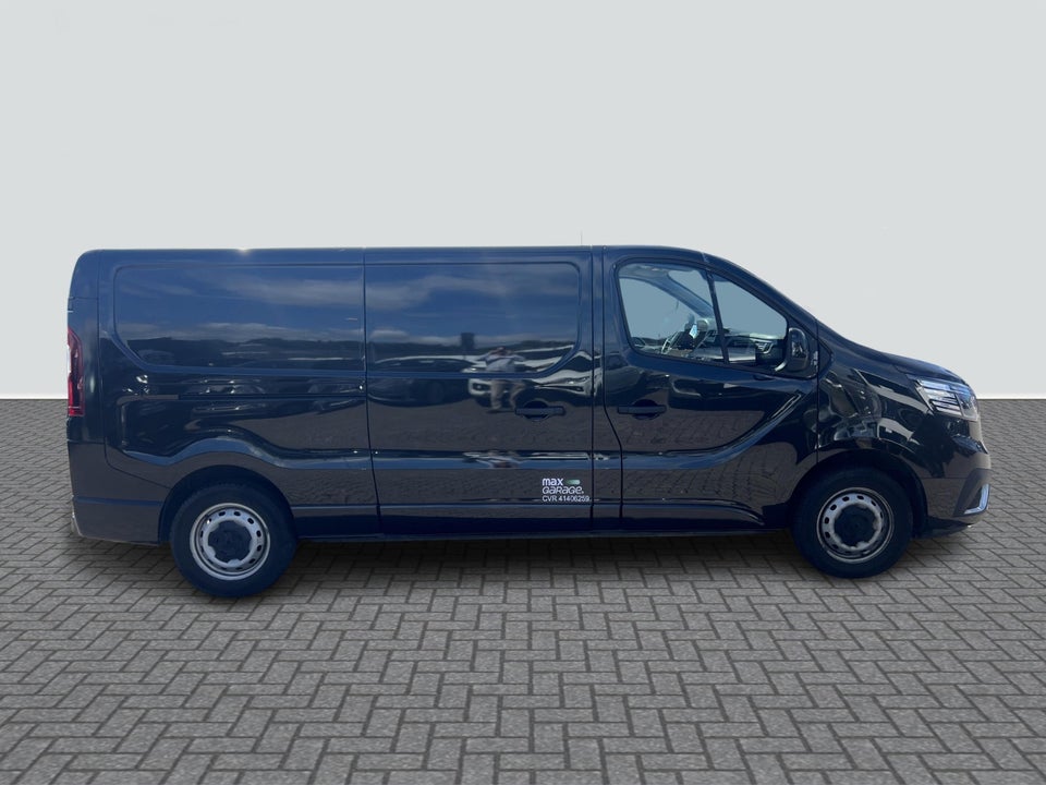 Renault Trafic 2,0 dCi 130 L2H1 d Diesel modelår 2023 Sort km