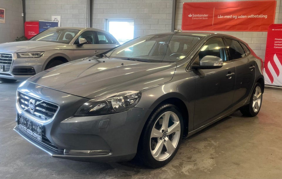 Volvo V40 1,6 T2 120 Kinetic Benzin modelår 2015 km 193000