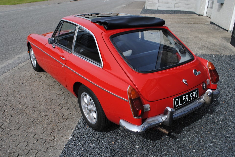 MG B 1,8 GT Benzin modelår 1972 km 38000 Rød