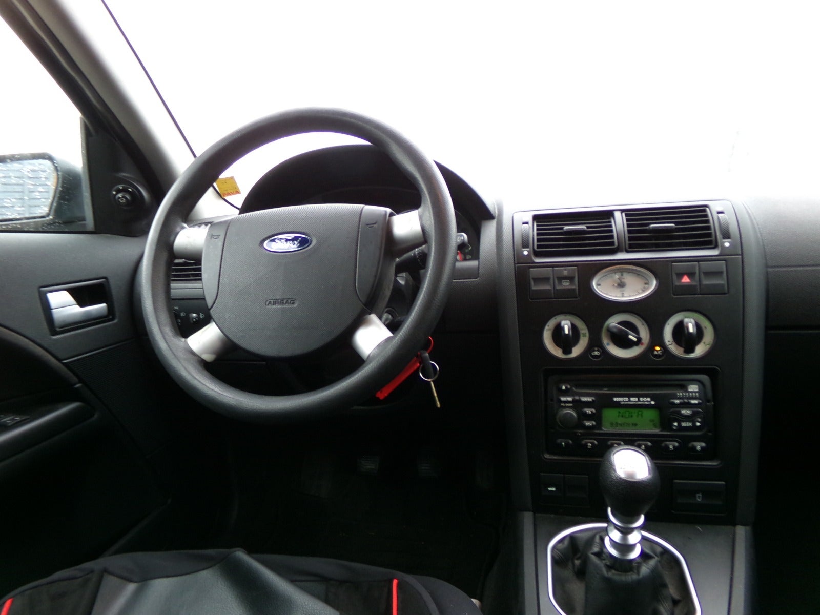 Ford Mondeo 1,8 Ambiente 110 Benzin modelår 2003 km 247000