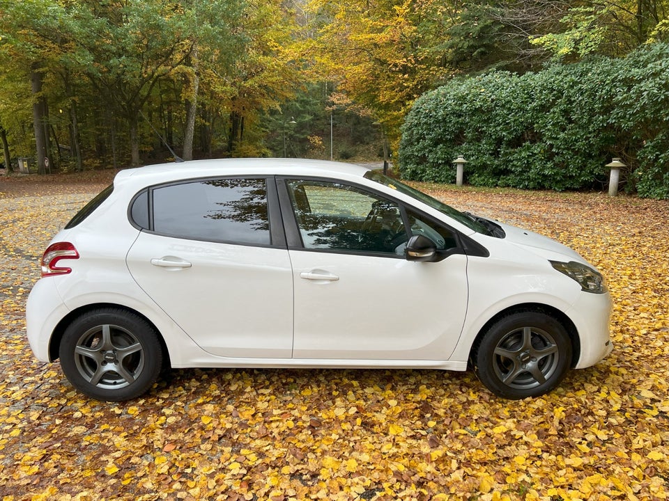 Peugeot 208 1,2 VTi Active Benzin modelår 2012 km 251000 Hvid