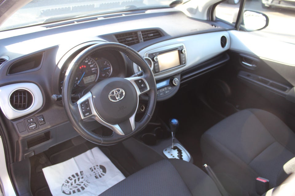 Toyota Yaris 1,5 Hybrid H2 Touch CVT Benzin aut. Automatgear