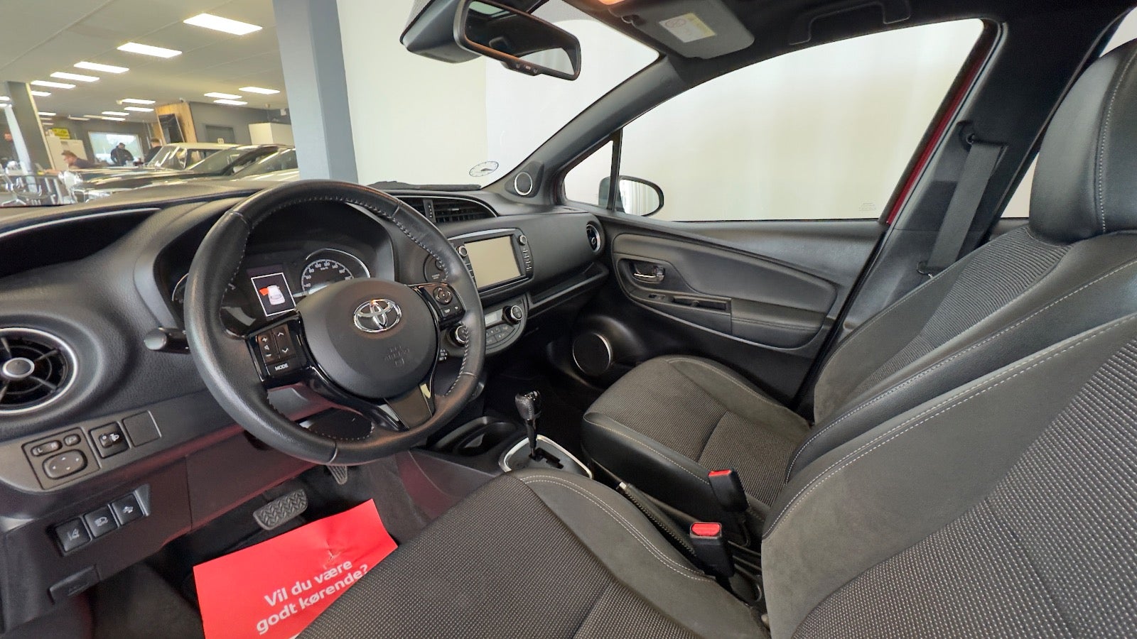 Toyota Yaris 1,5 Hybrid CHIC e-CVT Benzin aut. Automatgear
