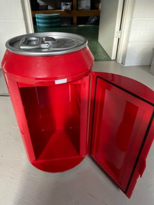 Mini Cooler h: 60, Coca cola køleskab - fin stand - stort set ikke brugt. 

Mini cooler

Nypris 1.50