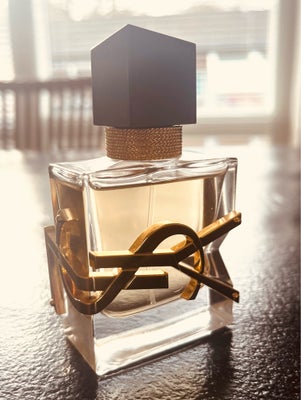 Eau de parfum, Yves Saint Laurent  30 ml , Yves Saint Laurent, **SOLGT**

Brugt få gange (se billede