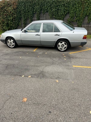 Mercedes 300 E, 3,0, Benzin, 1990, 4-dørs, 6 år til syn, skal ikke synes. Kører godt i motor og gear