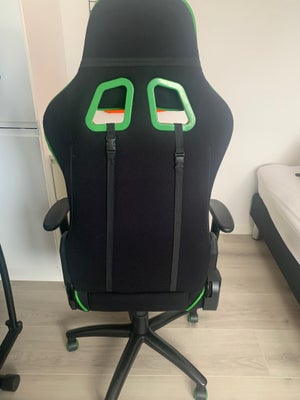 Gamerstol, Gamerstol i stof. Flere indstillinger. Meget fin stand. Fra hjem uden røg