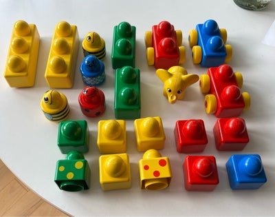 Lego Duplo, Begynder, Duplo begynder klodser.
De 4 runde med ansigter på, er der kugler i, så de kan