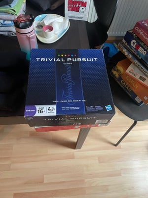 Trivial pursuit master, Quiz, brætspil, Sælger ud af mine spil. 
Da jeg ikke får dem brugt.


Skal e