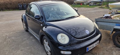 VW New Beetle, 2,0 Highline, Benzin, 1999, sort, træk, aircondition, ABS, airbag, 2-dørs, centrallås