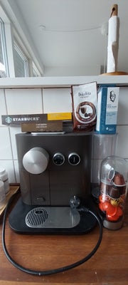 Kaffe maskine, Nespresso, Virker som den skal. Skal bare have en afkaling. Afkalkning med følger plu