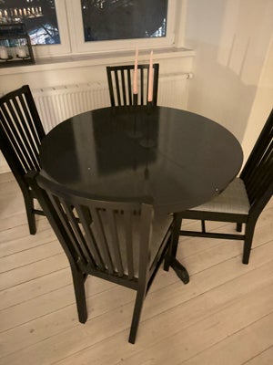 Spisebord, Ikea, Spisebord fra Ikea. Kan blive større. 

Følger med 6 stole! 

Bordet er malet sort 
