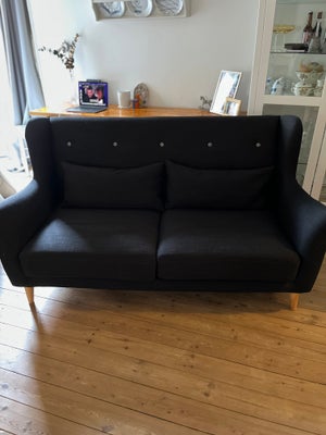 Sofa, stof, 2 pers. , Ebuy24.dk, 1 år gammel sofa
Sælges grundet køb af ny
Kommer fra røgfrit hjem u