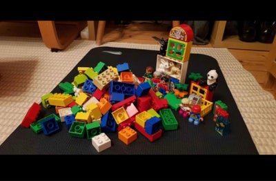 Lego blandet, Flere, Lego Duplo klodser , i alt 130 deler.400kr
Jet har også en masse deler af den a