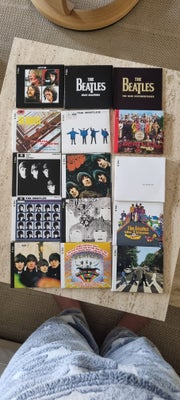 Beatles CD box: The Original Studio Recordings, rock, Boksen har en skade, deraf prisen.
Alle cd'er 