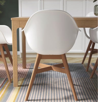 Spisebordsstol, Plast, Fanbyn, IKEA, b: 58 l: 61, Fanbyn stol fra IKEA. Super flotte og praktiske i 