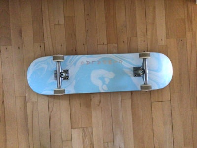 Skateboard, Impala, str. 8.0, Impala Cosmos Blue.
Brugt 2 gange.
Små skader forekommer.