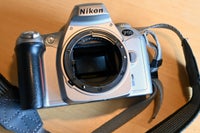 Nikon, F55 med 28-80 objektiv f: 3,3-5,6, spejlrefleks