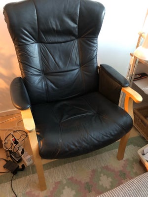 Otiumstol, skind, Dejlig stol med behagelig siddekomfort
Ryglænet kan vippes
Den er i fin stand uden