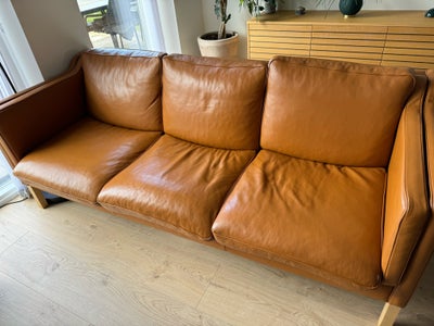 Sofa, læder, 3 pers. , Ilva, 3 personers lædersofa fra Ilva. Koldskum med dungranulat og ben i sæbeb