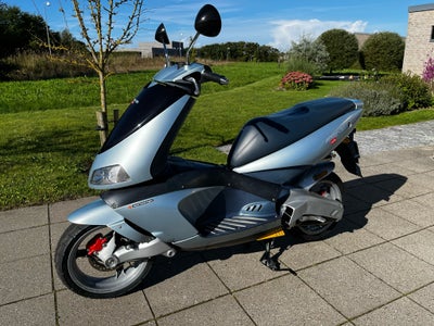 Aprilia Area 51, 1998, Sølvblå, Total renoveret stor knallert, lovlig, har detaljeret billeder af re