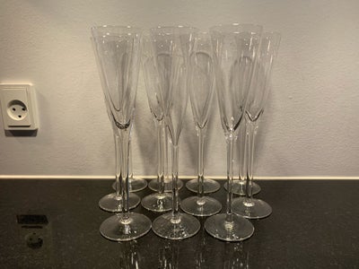 Glas, Høje elegante champagneglas, Høje elegante champagneglas 

11 stk i flot stand uden kantslag e