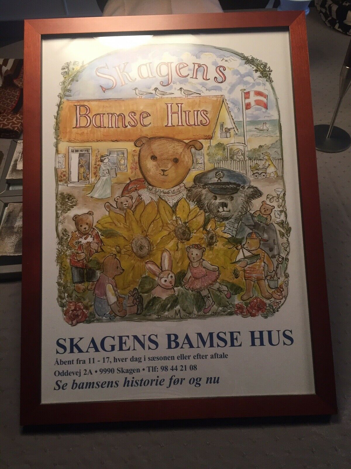 Indrammet plakat.Skagens bamsemuseum. , motiv: Skagens bamsemuseum.indrammet hos glarmester., b: 33 45 – dba.dk – Køb og Salg og Brugt