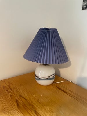 Lampe, Holmegaard, Lampe i pæn stand - højde ca. 43 cm
Farve: Blå/sort 