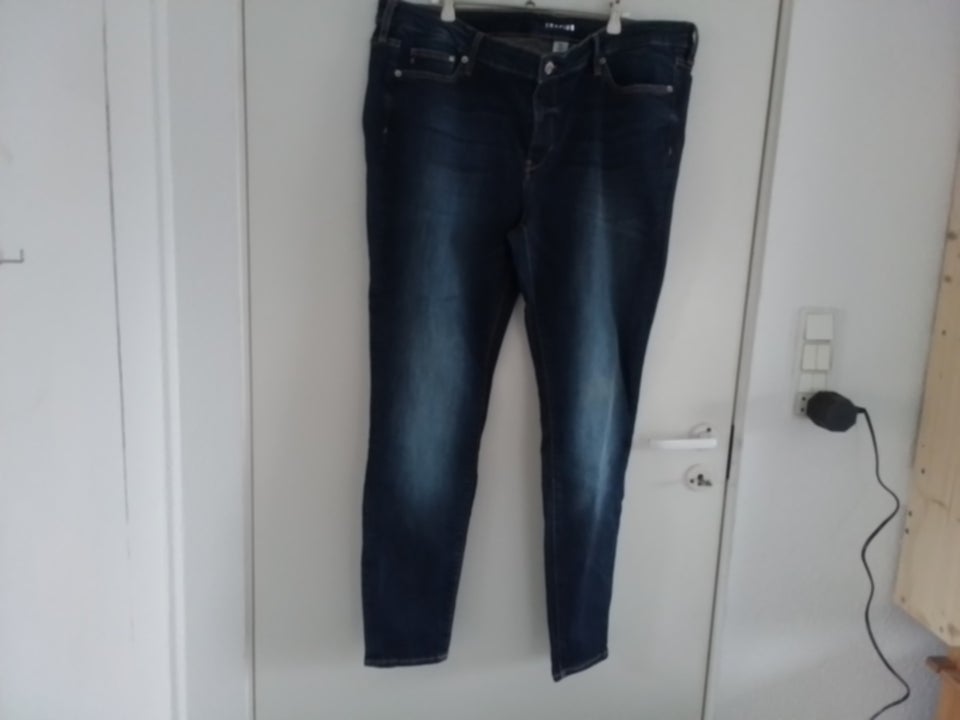 Jeans, H & M SHAPING, str. 52