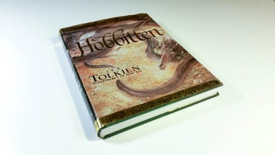 Hobbitten, J. R. R. Tolkien, genre: eventyr, Kan sendes med DAO (50 kr.) el. afhentes i Aalborg.
Flo