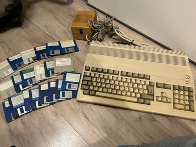 Commodore Amiga 500, Amiga 500, Totalt retro med flere spil til

Overvejer at sælge da jeg ikke får 