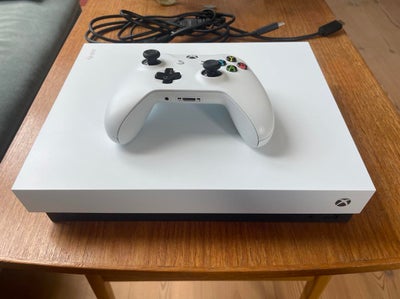 Xbox One X, 1 TB, God, 1 controller og kabler medfølger, som vist på billederne. Kan afhentes i Rosk