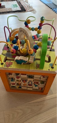 Zany Zoo, B. toys, aktivitetslegetøj, B. toys aktivitetskube af træ i regnbuens farver og 5 forskell