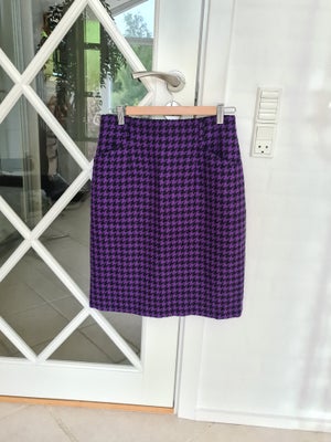 Nederdel - Pencilskirt - Uld, str. 38, Gerry Weber, Ternet lilla og sort

Nederdel i 100% uld fra Ge