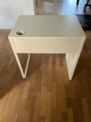 Skrivebord, IKEA Micke, IKEA Micke Skrivebord.

Nypris kr. 449,-