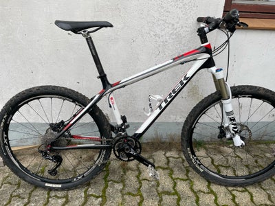 Trek Mtb, hardtail, 30 gear, Super fed og meget let trek mtb i carbon / kulfiber 
Op graderet til fu