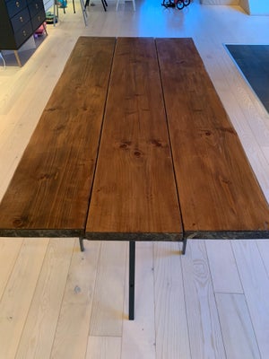 Spisebord, Træ, Plankebord - få brugsspor. Monteret på nye ben.   Sælges grundet flytning   Nypris (