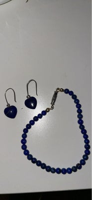 Øreringe, Perlearmbånd og matchende øreringe i blå sælges. Aldrig brugt.