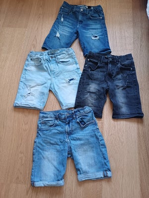 Shorts, ., H&M, str. 146, 4 par jeans shorts 
Befinder sig i Hadsund. 
Kan sendes på købers regning.