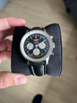 Herreur, Breitling, Breitling Navitimer 01 CHRONOGRAPH 
Ref: AB012012/BB01
Købt 7 måned 2013. 
Stand