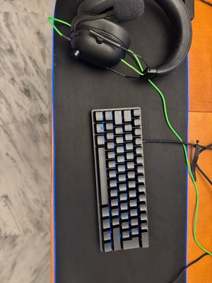 Gaming, Razer, Perfekt, Hej jeg sælger mit razer tastatur, headset, måtte, og mus. Det er kun 22 dag