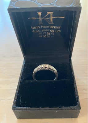 Ring, 14 KT Ring M/ 0,50 CT, Empire

Købt år: 2020 Hos Karin Hermansen Guld, Sølv og Ure I Gilleleje