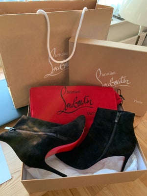 Støvletter, str. 37, Christian Louboutin,  Sort,  Ruskind,  Næsten som ny, Ekstravante og udsøgte st