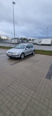 VW Golf IV, 2,0 Highline, Benzin, 2003, træk, ABS, airbag, alarm, 3-dørs, centrallås, startspærre, s