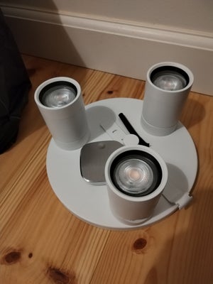 LED, IKEA, Loftspot med farveskiftende pærer

NYMÅNE lampe
Loftspot med 3 spot, hvid

LED-pære GU10 