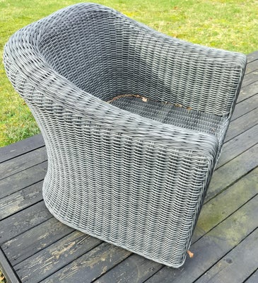 Udestuemøbler, Flot grå loungestol model Tambohuse sælges inkl. hynder for kr. 2.800,-.

Stolen kan 