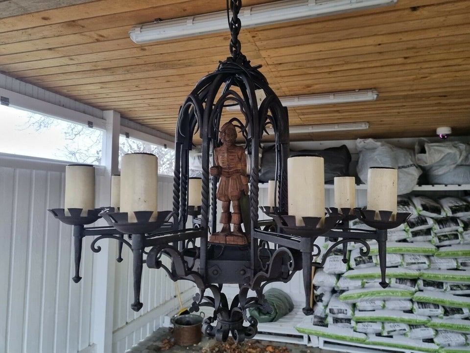 Anden loftslampe, Smedejern