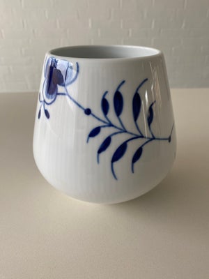 Porcelæn, Vase, Royal Copenhagen, Royal Copenhagen Blå Mega Riflet Vase i 1. sortering.
Blå Mega Rif