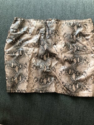 Læder nederdel, str. 36, Amisu,  Slange mønster,  Polyurethan,  Næsten som ny