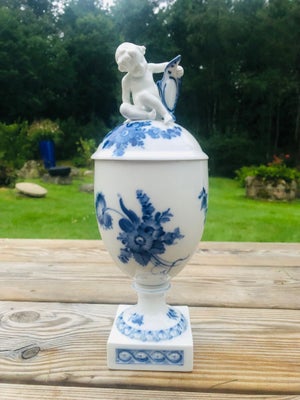 Porcelæn, Blå Blomst lågvase med flot motiv, Royal Copenhagen, Flot Blå Blomst lågvase/pokal med fin